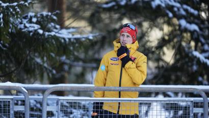 Archivbild: Matthias Schrader/dpa
Aufmerksamer Beobachter: Bundestrainer Eric Frenzel (hier beim Weltcup in Ramsau) hat seine Jungs im Blick. Der Flossenbürger erlebt in Trondheim seine erste WM als verantwortlicher Coach.