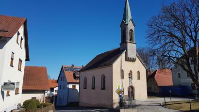 Archivbild: gi
Die Burgtreswitzer Dorfkirche soll zusammen mit dem Schloss ein neues Denkmalkonzept bekommen. Dass damit dort keine Gottesdienste mehr stattfinden, ist gut möglich.