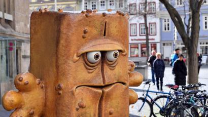 Bild: Martin Schutt/dpa-Zentralbild/dpa
Die längst nicht nur bei Kindern beliebte Figur Bernd das Brot des öffentlich-rechtlichen Kindersender Kika wird 25 Jahre alt. (Archivbild)