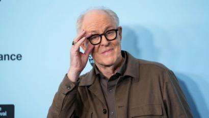 Bild: Charles Sykes/Invision/AP/dpa
John Lithgow tritt in die Fußstapfen von Michael Gambon und Richard Harris. (Archivbild)