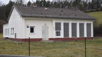 Bild: bnr
Herzstück des Zweckverbandes zur Wasserversorgung der Glaubendorfer Gruppe ist das Wasserwerk in Meisthof, Markt Luhe-Wildenau. Ganz in der Nähe befindet sich auch der Tiefbrunnen..