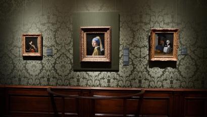 Bild: Rainer Jensen/dpa
Weltbekannt: das Kunstwerk "Das Mädchen mit dem Perlenohrring" von Jan Vermeer im Museum Mauritshuis in Den Haag.