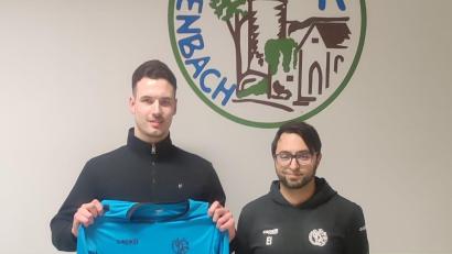 Bild: DJK Gebenbach
Torwart Tim Schreiner (links) trägt in der neuen Saison das Trikot der DJK Gebenbach, sportlicher Leiter Erdal Izmire freut sich über den Neuzugang.