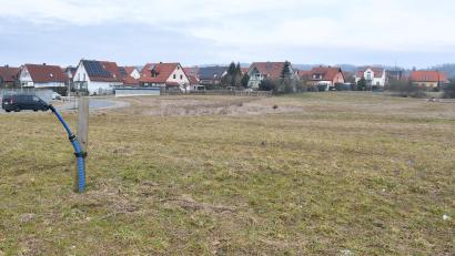 Bild: Petra Hartl
Auf diesem Grundstück an der Winterstraße in Amberg wird die neue Kindertagesstätte des Bayerischen Roten Kreuzes gebaut. Die Stadt Amberg hat ihre Vorarbeiten abgeschlossen, im Sommer sollen die eigentlichen Bauarbeiten beginnen.