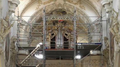 Bild: dok
Die Schauseite der Orgel, der Prospekt, weist schon zwei große "Zahnlücken" auf.