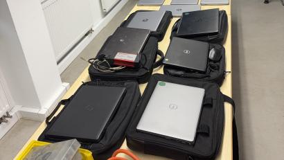 Bild: PI Neustadt a.d.Waldnaab, Franz, PHK
Insgesamt 19 Laptops versuchte ein Weidener zu stehlen. Die Polizei Neustadt konnte das Diebesgut sichern.
