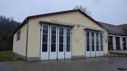Bild: hdk
Ungewiss ist, was mit dem Feuerwehrhaus in Eschenfelden geschieht: Wird es abgerissen oder erweitert?