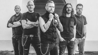 Bild: Michael Fischer/exb
Perfekter Gitarrensound, tiefe Bässe, voluminöser Drum-Sound und eine eindrucksvolle Stimme – dafür steht die Volbeat-Tribute-Band Seven Shots.