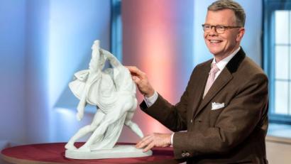 Bild: Ralf Wilschewski/BR
Einer der Experten, die für "Kunst + Krempel" nach Sulzbach-Rosenberg kommen, ist Dr. Samuel Wittwer, Direktor der Stiftung Potsdamer Schlösser und Gärten. Er kennt sich vor allem bei Porzellan und Keramik hervorragend aus.