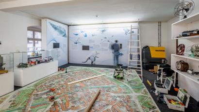 Bild: Marcus Rebmann/exb
Im Luftmuseum wurde eine Displaywand montiert.