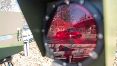 Symbolbild: Sebastian Christoph Gollnow/dpa
Die Polizei ertappt auf der A 6 zahlreiche Temposünder.