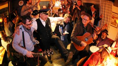 Archivbild: bmr
Wenn sie kommen, ist es vorbei mit der Ruhe: Einfall der Bettler-Bigband beim Fuchsbeck