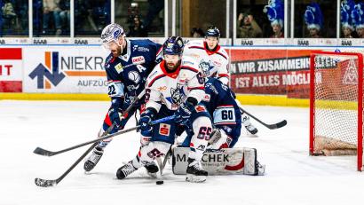 Bild: Elke Englmaier
Nur selten kamen die Blue Devils gegen den DEL2-Spitzenreiter Kassel Huskies gefährlich vor das gegnerische Tor.