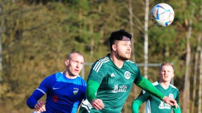 Archivbild: Schrems
Slavomir Strmiska (Mitte/Szene aus einem früheren Spiel) brachte Mitterteich gegen den TSV Buch in Führung. Am Ende verlor der SV aber mit 1:3.