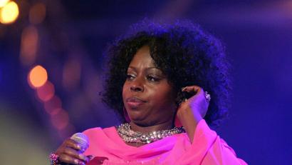 Archivbild: picture alliance / dpa
Die Sängerin Angie Stone kam Berichten zufolge bei einem Verkehrsunfall ums Leben.