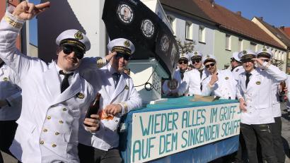 Bild: mma
Nur Kapitäne gab es bei der Hütte Höfling im Hahnbacher Faschingszug.