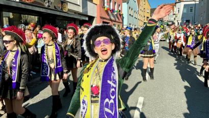 Bild: Gabi Schönberger
Der Faschingsverein Stammtisch Botzersreuth sorgte beim Neustädter Faschingszug für Stimmung.