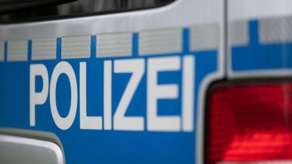 Symbolbild: Marijan Murat/dpa
In Luhe-Wildenau werden an einem Pkw alle vier Reifen zerstochen.
