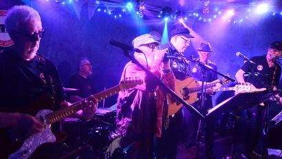 Bild: Kunz
Bei "Back Beat" darf auch mal der legendäre Weidener Blues-Harper Wyman ran.