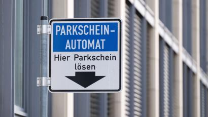 Symbolbild: Sebastian Kahnert/dpa
Auf Parkscheinautomaten hatten es unbekannte Täter im Fichtelgebirge abgesehen.
