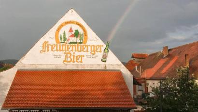 Bild: Michael Ries
Eine Oberpfälzer Traditionsbrauerei geht über den Regenbogen: Die Brauerei Märkl in Freudenberg stellt nach 560 Jahren den Betrieb ein.