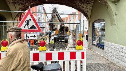 Bild: Gabi Schönberger
Das Obere Tor ist während der Bauarbeiten für den motorisierten Verkehr gesperrt.