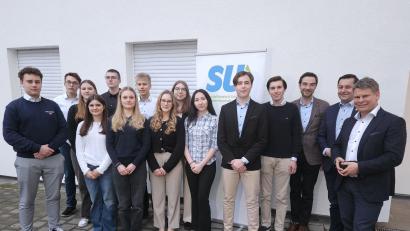Bild: Gustl Beer
Die Gründungsversammlung der Schüler-Union Weiden-Neustadt/WN wählt Paul Zaruba (Fünfter von rechts) zum Vorsitzenden.
