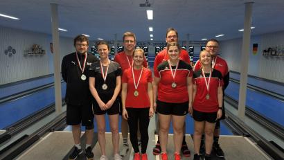 Bild: ruw
Die besten Tandems des Bezirks Oberpfalz v.l.: Nils Deichner, Martina Weininger, Tobias Klingl, Barbara Rupprecht, Daniel Rösch, Marie Gradl, Alexandra Auburger, Thomas Pfeffer.