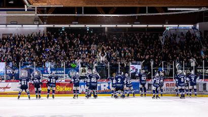 Archivbild: Werner Moller
Jubeln sich die Blue Devils Weiden auch durch die Pre-Play-offs? Am Mittwochabend könnte die Mannschaft von Sebastian Buchwieser im Duell gegen den EC Bad Nauheim den ersten Schritt Richtung Play-off-Viertelfinale machen.