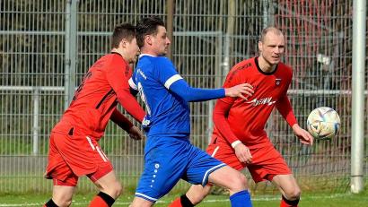 Bild: Werner Franken
In der Abstiegssaison 2022/23 verlor die SpVgg SV Weiden (in der Mitte Josef Rodler) beim ASV Neumarkt mit 0:2. Ein solches Ergebnis soll sich zum Restrundenstart der Bayernliga Nord nicht wiederholen.