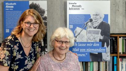 Bild: Christian Topp, exb
Die von Rieke Harmsen (links) kuratierte Ausstellung "Frauen im Widerstand" ist ab dem Weltfrauentag am Samstag, 8. März, in St. Michael in Weiden zu sehen.