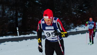 Bild: Lingl
Bernhard Langer holte sich beim Nachtlauf im heimischen Langlaufzentrum am Rotbühl den Titel des Oberpfalzmeisters 2025