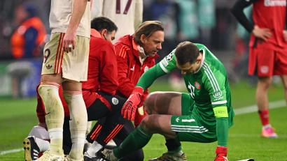 Bild: Tom Weller/dpa
Nach knapp einer Stunde musste Manuel Neuer ausgewechselt werden: Er hatte sich beim Torjubel zum 2:0 einen Faserriss in der Wade zugezogen.