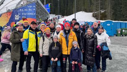 Bild: Frenzel/privat
Eric Frenzel (Mitte vorne mit seinen Kindern Emma und Leopold) hatte bei der WM in Trondheim auch Zeit, die Flossenbürger zu begrüßen.