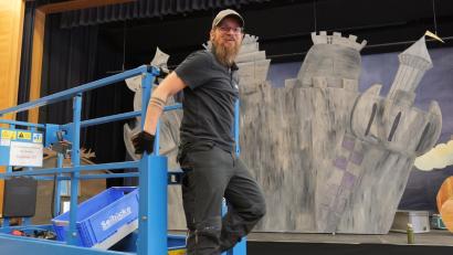 Bild: Florian Wein/exb
: Techniker Patrick Seibicke bei der Einrichtung der Premiere in Neunburg vorm Wald (Fotograf: Florian Wein)