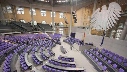 Bild: Michael Kappeler/dpa
Im neu gewählten Bundestag sind Frauen mit einem Anteil von 32,4 Prozent deutlich unterrepräsentiert. (Archivbild)