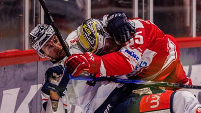 Bild: Werner Moller
Szenen aus dem DEL-2-Pre-Play-off-Spiel zwischen dem EC Bad Nauheim und den Blue Devils Weiden (weiße Trikots) am Freitag, 7. März 2025. Bad Nauheim gewann mit 3:2 nach Verlängerung.