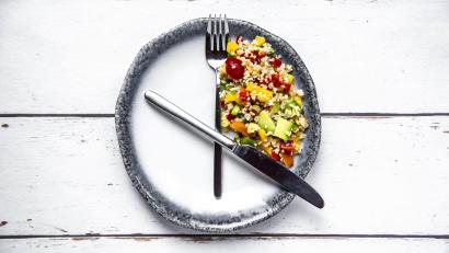Symbolbild: Sandra Roesch/dpa
Intervallfasten liegt derzeit im Trend. Hier geht es darum, nur in bestimmten Zeiträumen zu essen.