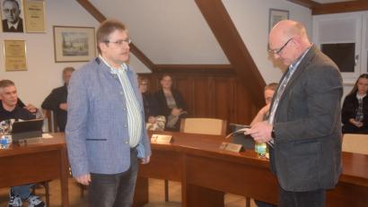Bild: fz
Wolfgang Bock wird als neuer Bürgermeister vom zweiten Bürgermeister Rudi Völkl (von links) vereidigt.
