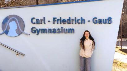 Bild: Leonie Endres
Die Ambergerin Leonie Endres (früher MRG) hat sich das Gauß-Gymnasium in Schwandorf ausgesucht, um dort nach Individueller Lernzeitverkürzung ihr Abitur 2025 zu machen, während ihr eigentlicher Jahrgang als erster im neuen neunjährigen Gymnasium nächstes Jahr so weit sein wird.