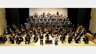 Bild: Kunz
Das Symphonieorchester des Bayerischen Rundfunks in der Max-Reger-Halle mit den beiden Solisten Fleur Barron (Mezzosopran) und Andrew Staples (Tenor).