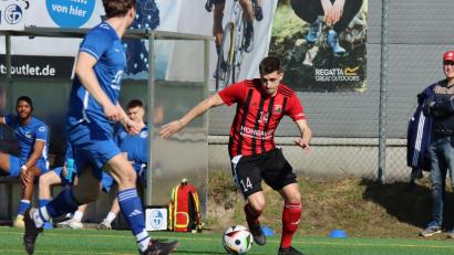 Bild: Brumbauer
Fabian Geitner (Nummer 14) und der SC Luhe-Wildenau hatten beim Spiel in Dingolfing viel Pech.