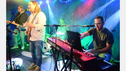 Bild: Kunz
Die "BBQ Chiefs" rocken die Live-Stage mit treibenden Grooves.