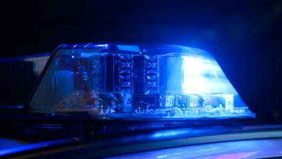 Bild: Julian Stratenschulte/dpa
Ein 50-Jähriger hetzt hüfthohen Hund auf Polizeibeamte.