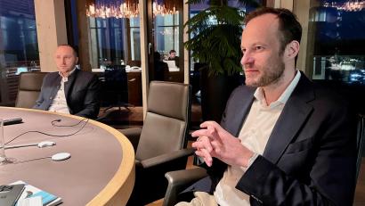 Bild: Gabriele Schönberger
Stepan Lang (rechts) beim Gespräch mit Oberpfalz-Medien gemeinsam mit dem künftigen Geschäftsführer in Plößberg, Robert Friedl.