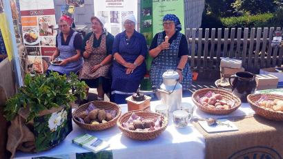 Archivbild: ld
Köstliches aus alten Zeiten gab es bei der Sommerlounge in Brand in der Oberpfalz im Jahr 2022.