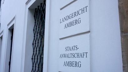 Symbolbild: jut
Die Staatsanwaltschaft Amberg hat vor dem Landgericht Anklage gegen einen Polizeibeamten aus dem Landkreis Schwandorf erhoben.