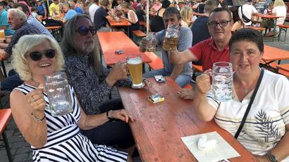 Archivbild: wro
Prost aufs Wiesauer Bürgerfest: Auch heuer treffen sich an den drei Festtagen alle Generationen.