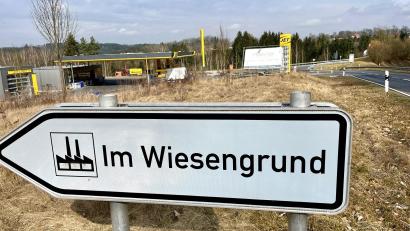 Bild: Gabi Schönberger
Neben der Tankstelle am nördlichen Ortsausgang von Neustadt war eine Wasserstofftankstelle geplant. Diese Idee ist Geschichte. Von einem neuen Netto-Markt an dieser Stelle ist der Stadtrat wenig begeistert.