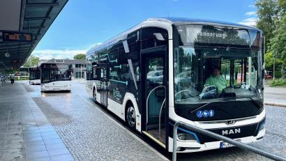 Archivbild: Gabi Schönberger
Ab August ist der Weidener Stadtbus auf fünf statt sieben Linien unterwegs. Das Netz hat die Stadt umgestaltet. Betreiber wird weiterhin die Firma Wies sein.